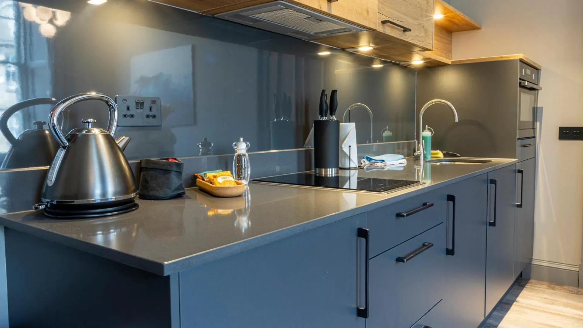 Mono Suites New Town Edynburg 0*,